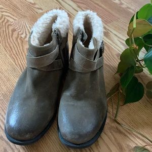 UGG leather wool lined boots size 8.5 womens